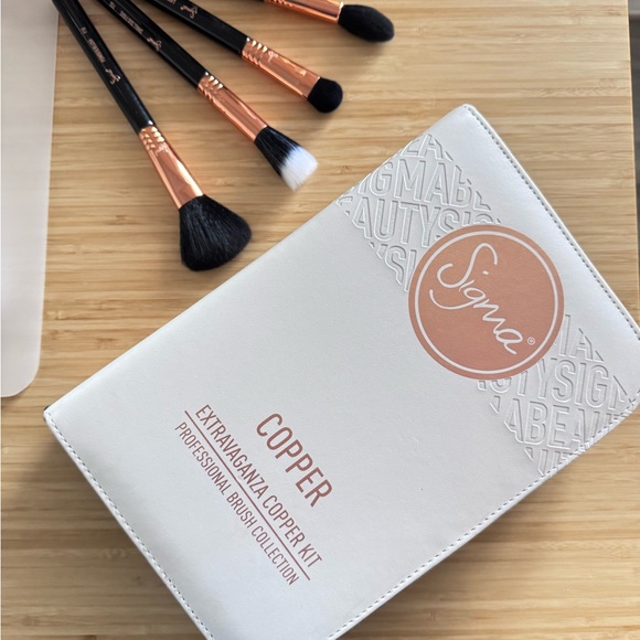 Sigma Beauty Copper Makeup Brush Set with Case - Picture 8 of 9